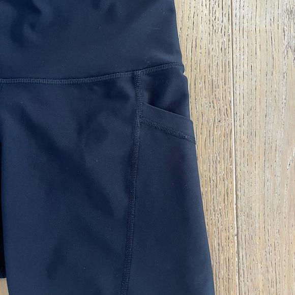 Old Navy High Rise Powersoft Bike Short 4” inch Women Medium Black Pockets - Picture 4 of 5